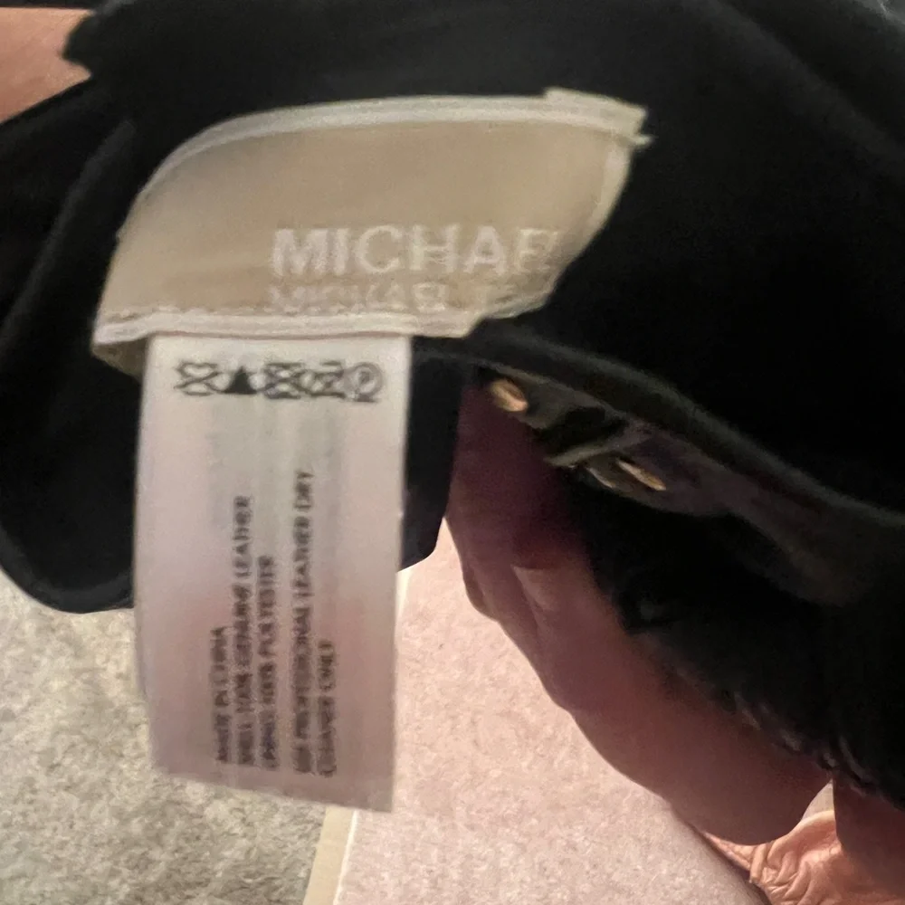 Michael KORS brand new Black leather Gloves with Gold Accents - Picture 4 of 7